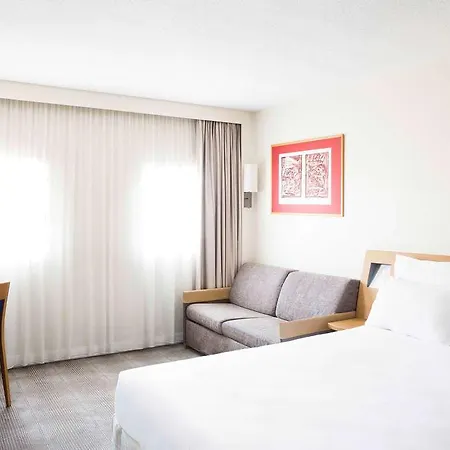 Novotel Valenciennes ホテル 4*