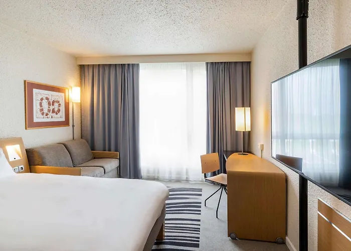 Novotel Valenciennes Hotell 4*